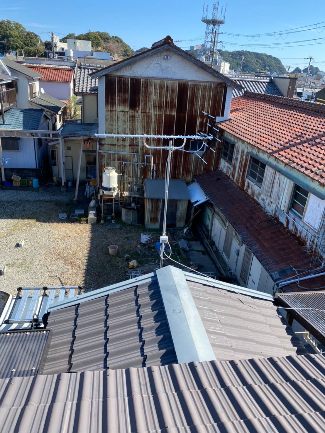 八木式アンテナ屋根上壁面設置（和歌山県東牟婁郡）